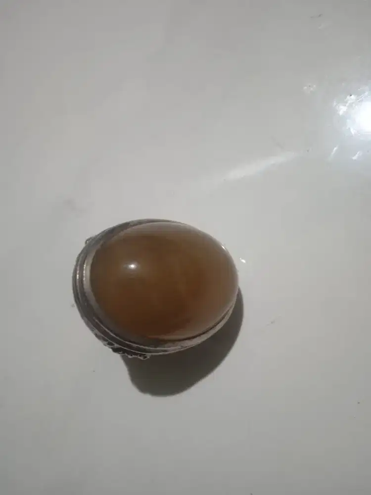 Cincin batu cempaka madu