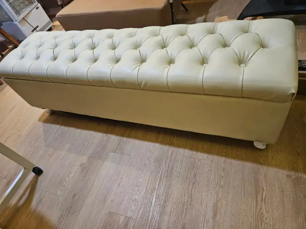 Bench Sofa Cream Kulit
