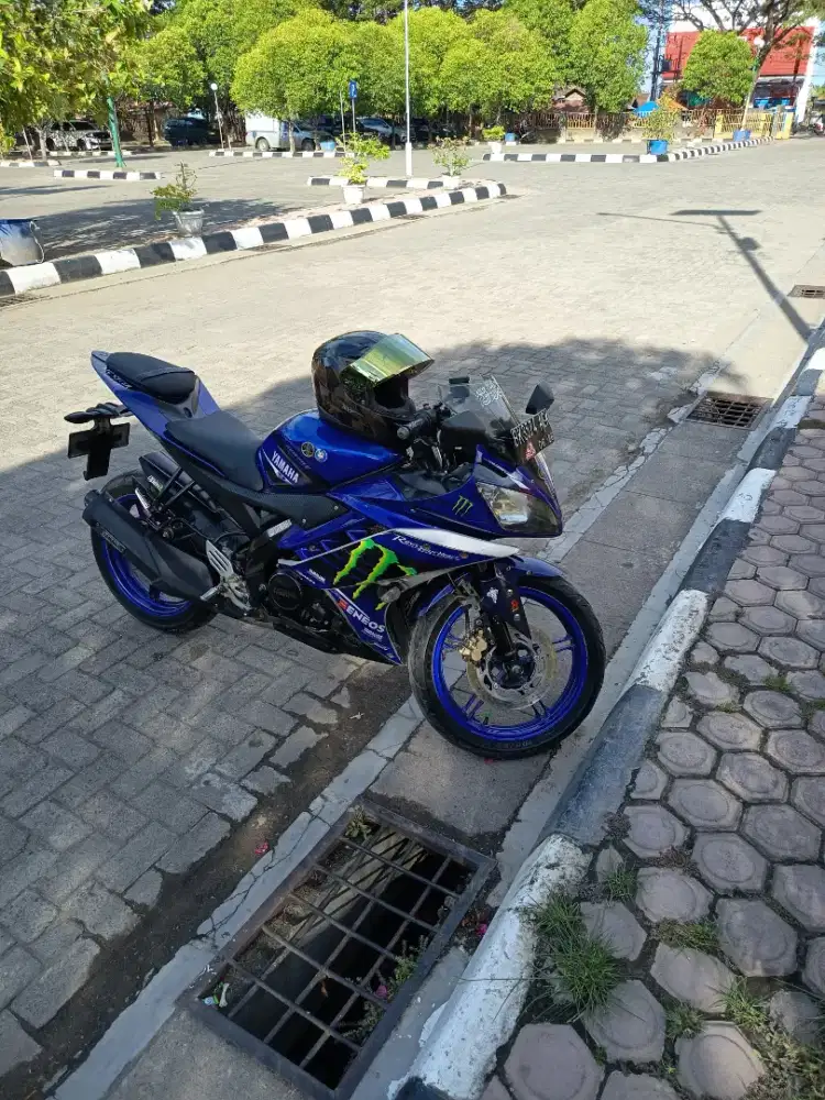 Yamaha R15 V2 2016