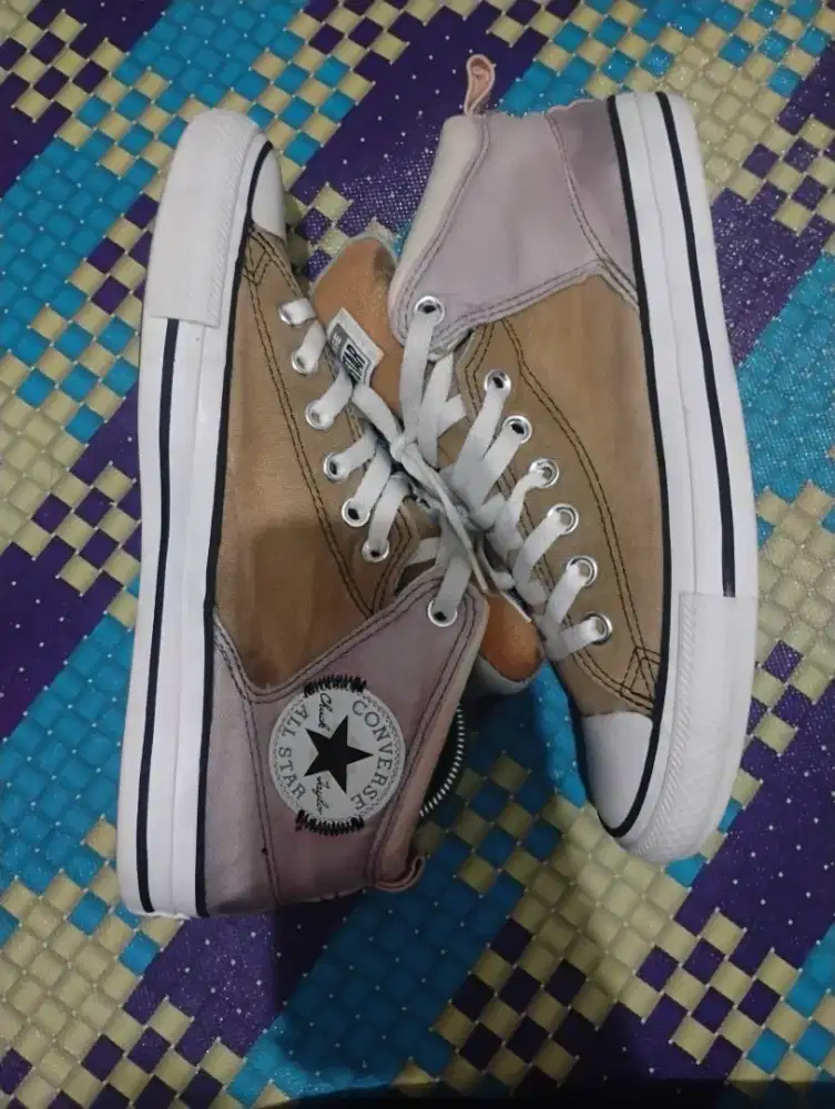 Sepatu Converse Chuck Taylor All Star High Street