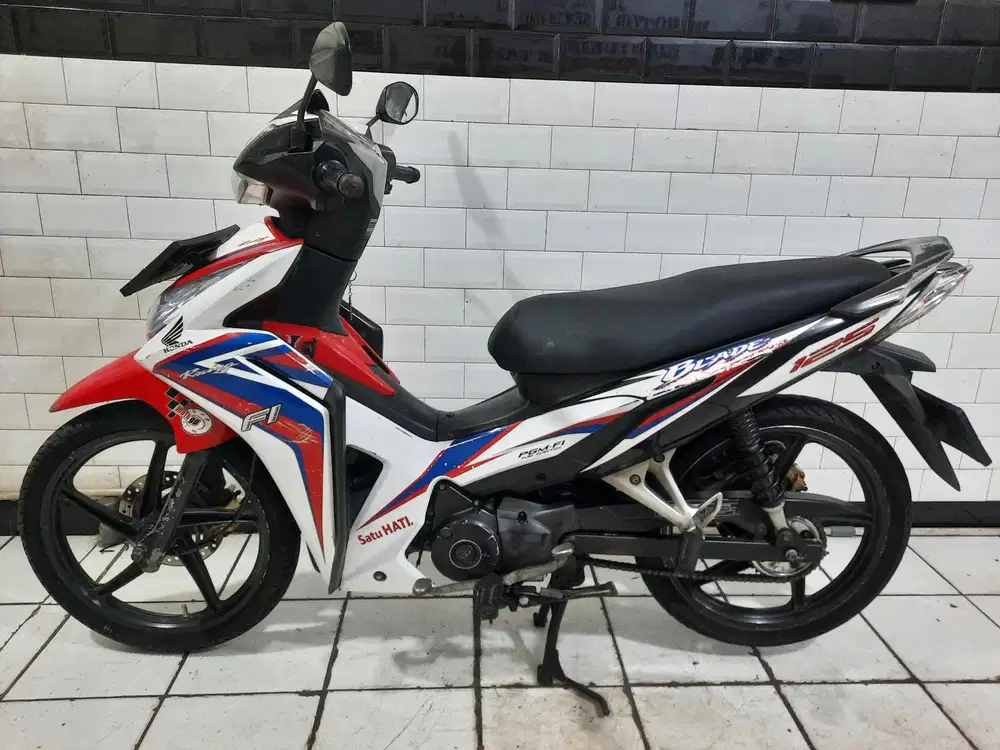 Honda blade tahun 2015 mesin halus terawat
