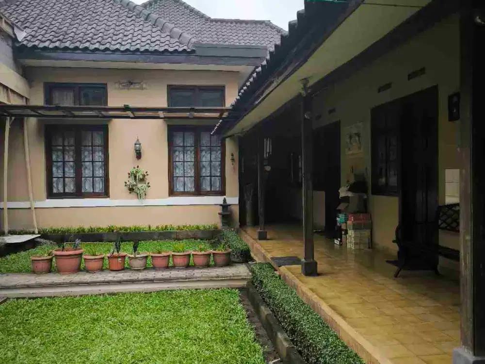 Rumah Vintage Sangat Terawat Dago Area