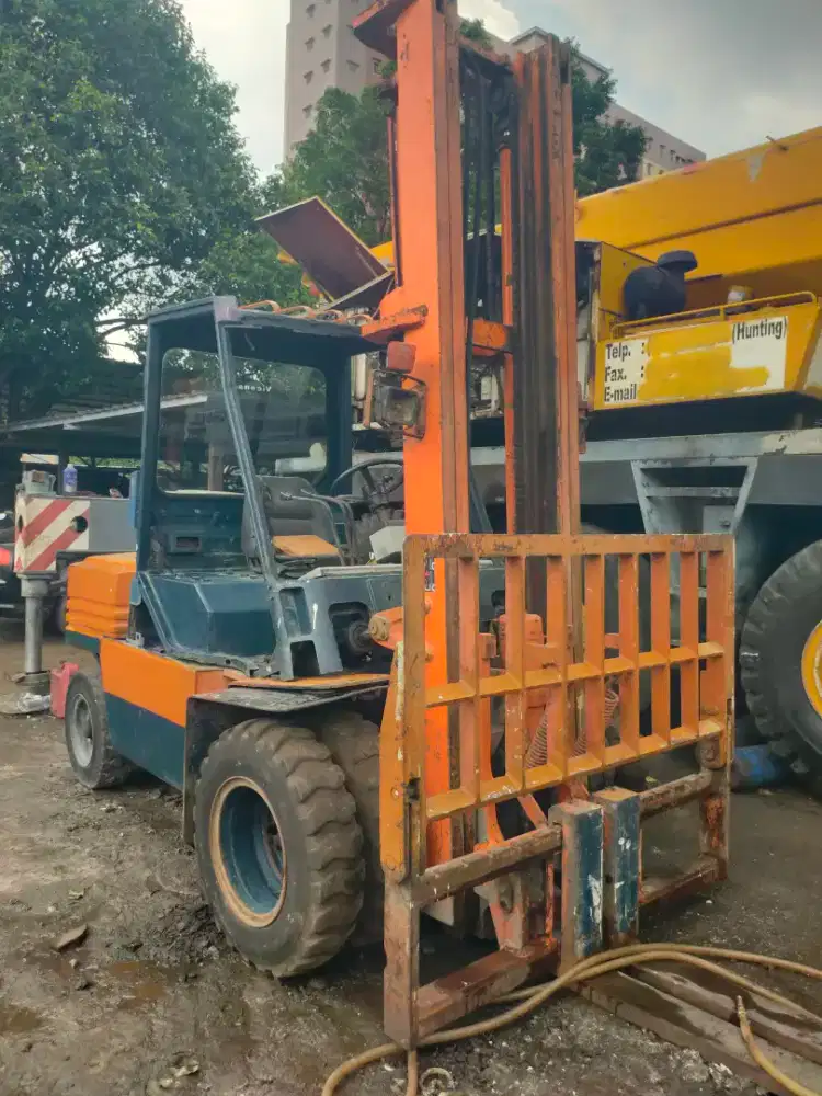 Forklift Toyota 4ton mask tinggi three lift