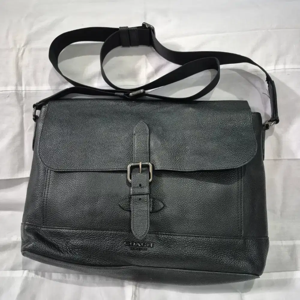 Tas Selempang Laptop Coach