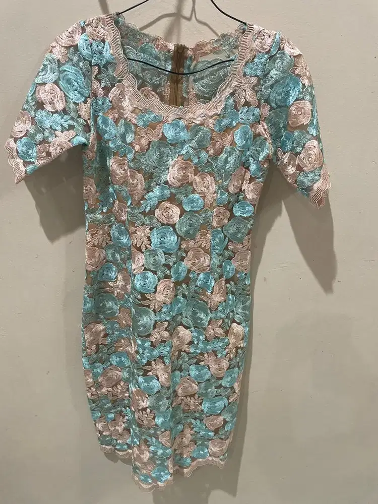 Dress brukat warna warni