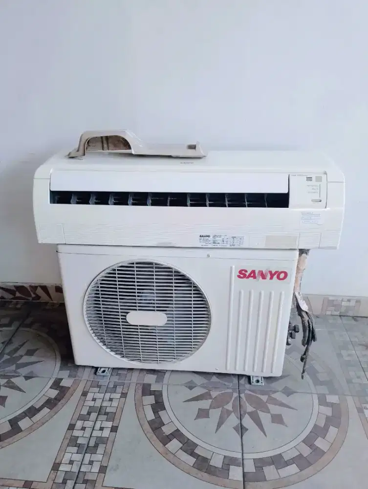 AC Sanyo 1/5 PK. Normal dingin