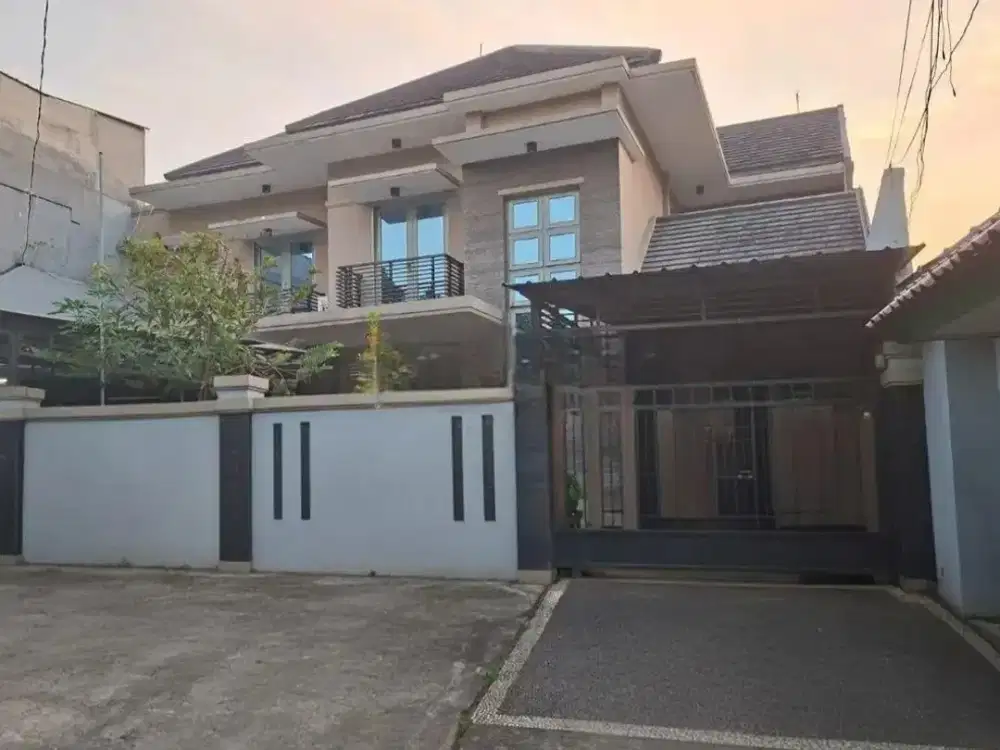 Rumah 2 Lantai di Pancoran Barat, Hanya 8 Menit Ke Tol Cawang