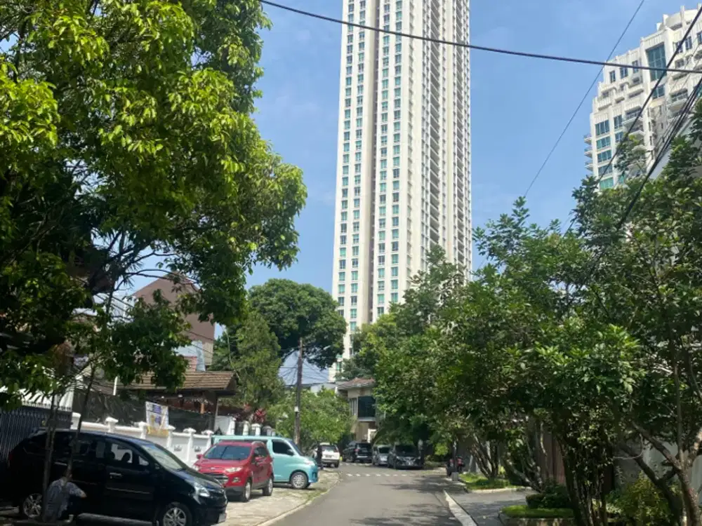 Rumah 2 Lantai  Dekat Senayan City