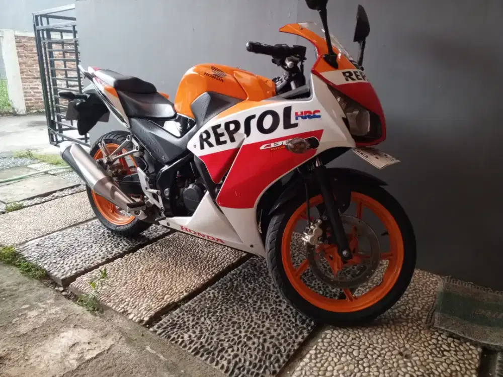 JUAL CEPAT Honda CBR 150 komplit pajak hidup Depok
