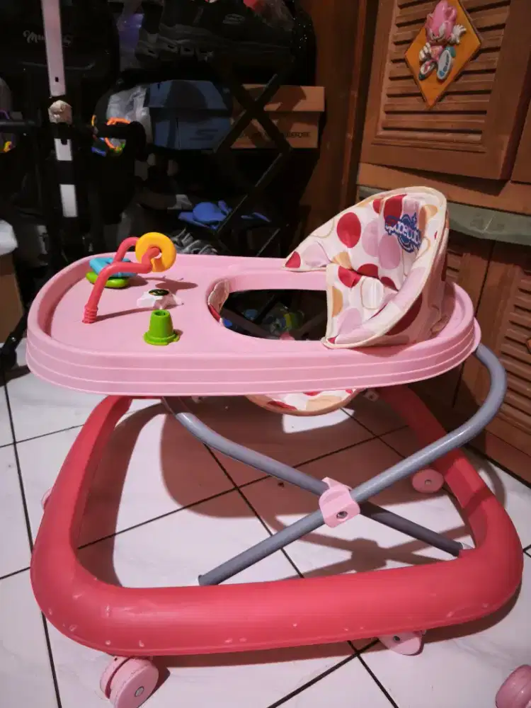 Baby walker baby masih layak