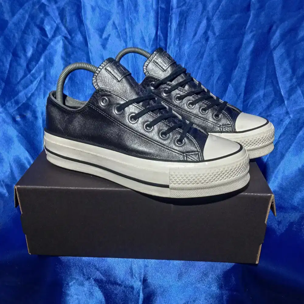 PRELOVED/THRIFT SEPATU WANITA CONVERSE CHUCK TAYLOR ALL STAR