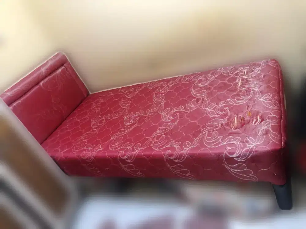 Kasur dan divan Musterring Symphony 100x200 Merah Bekas