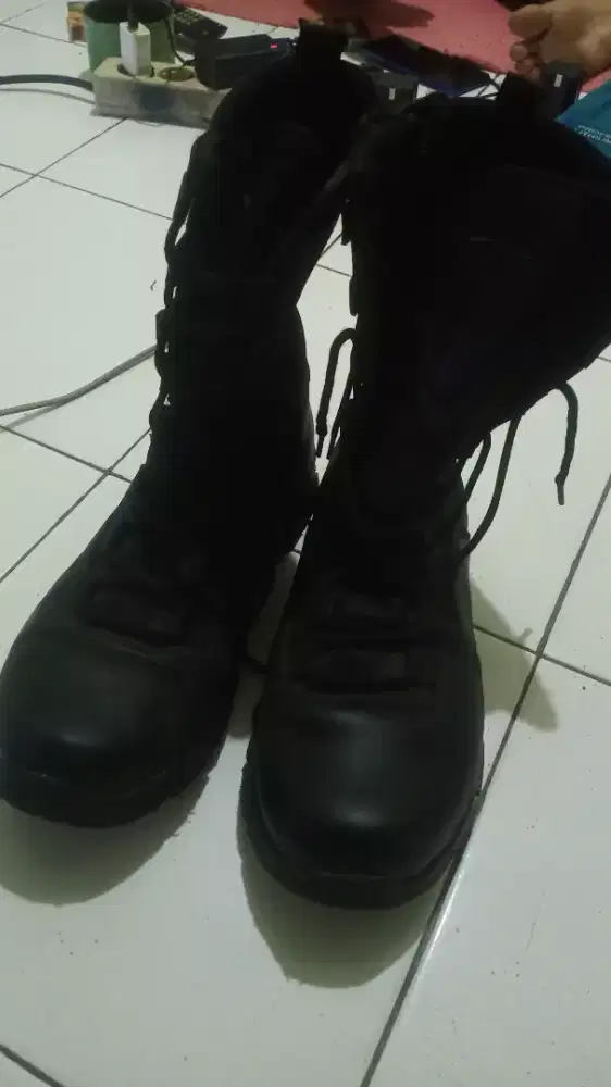 Sepatu tentara sanvalour no 42 siap pakai