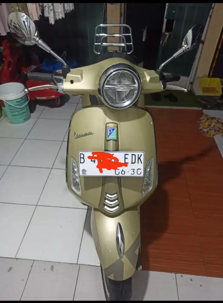 Vespa Primavera univ 75th