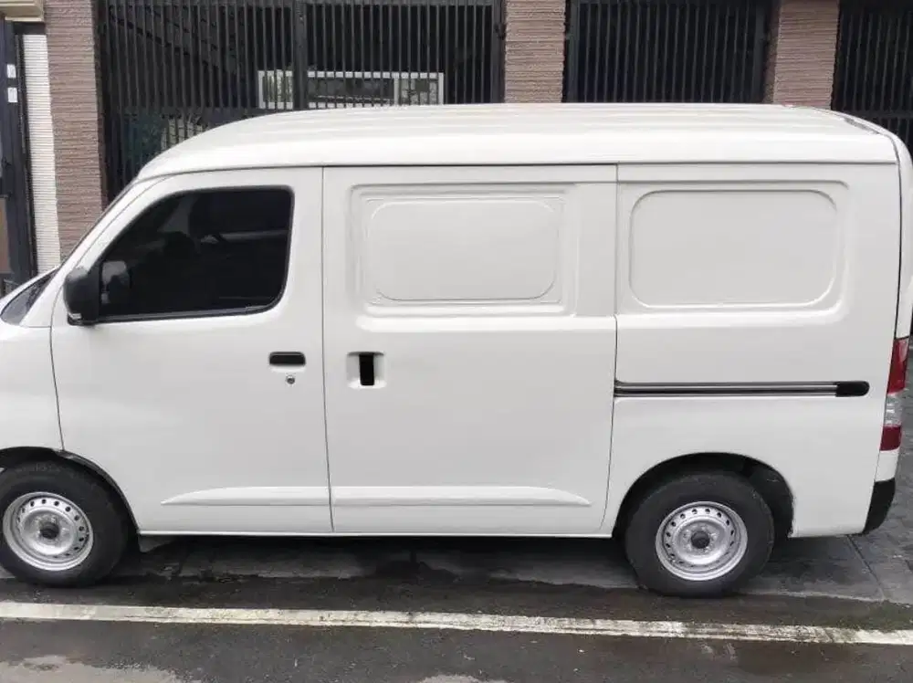 Bulanan Blind Van