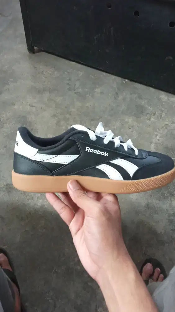 SEPATU REEBOK SNEAKERS ORIGINAL