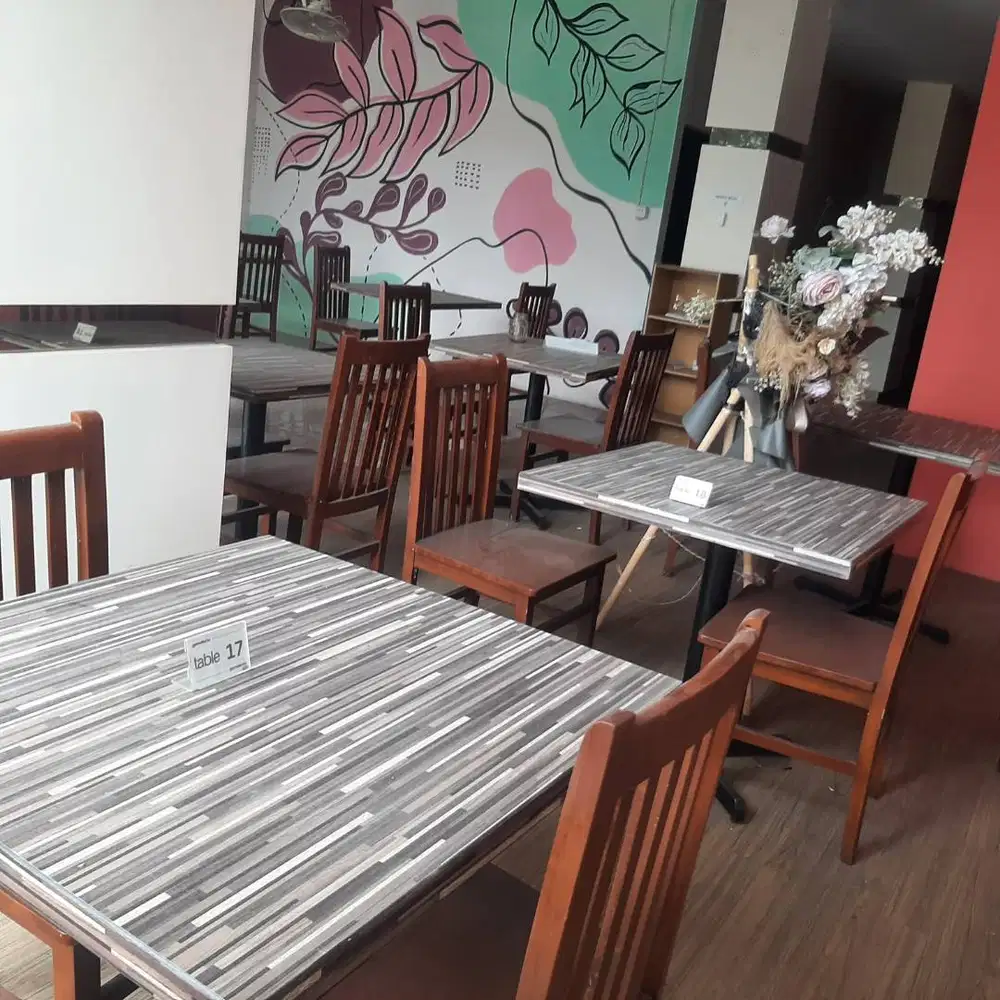 Di jual korsi + meja jati tuk resto/kafe