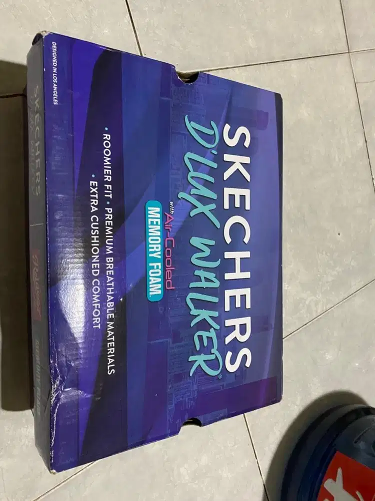 Sepatu skechers d’lux