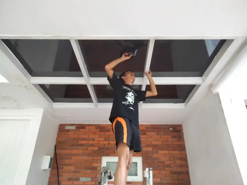 Kaca film anti UV berbagai warna