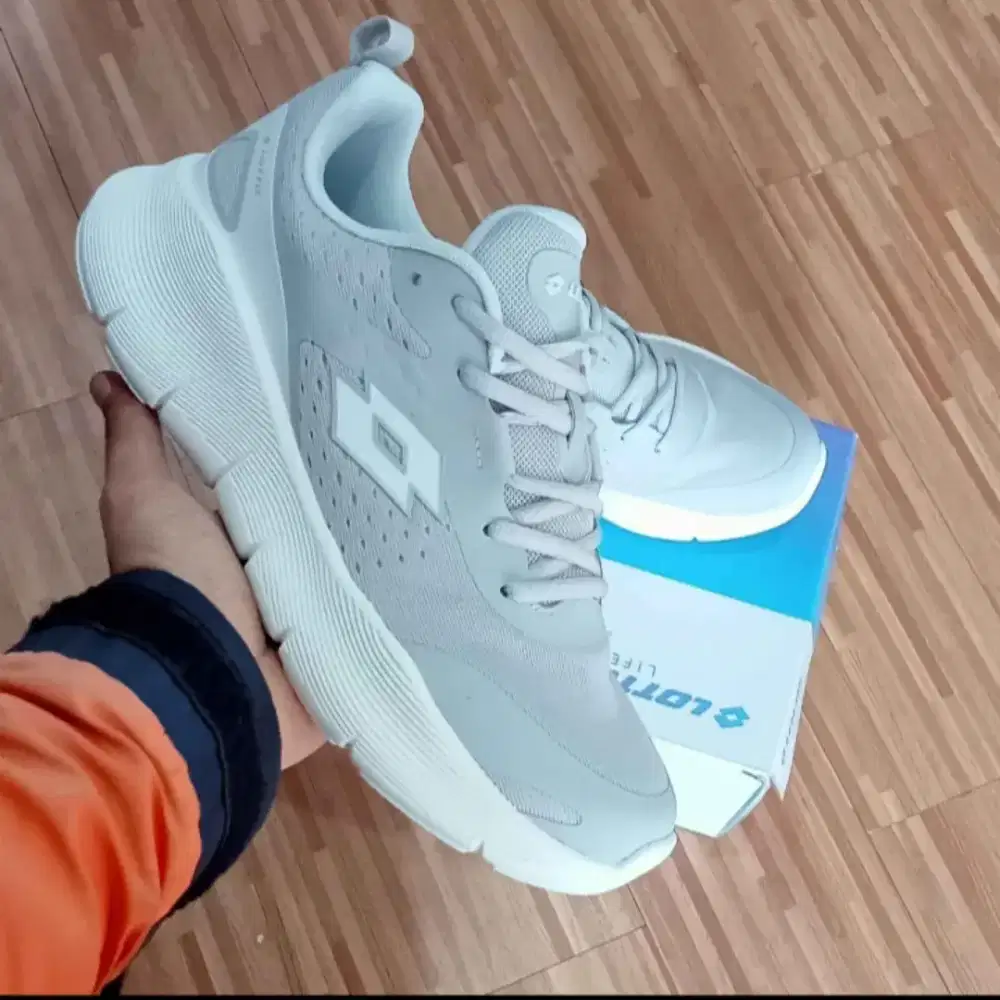 Sepatu lotto size 43