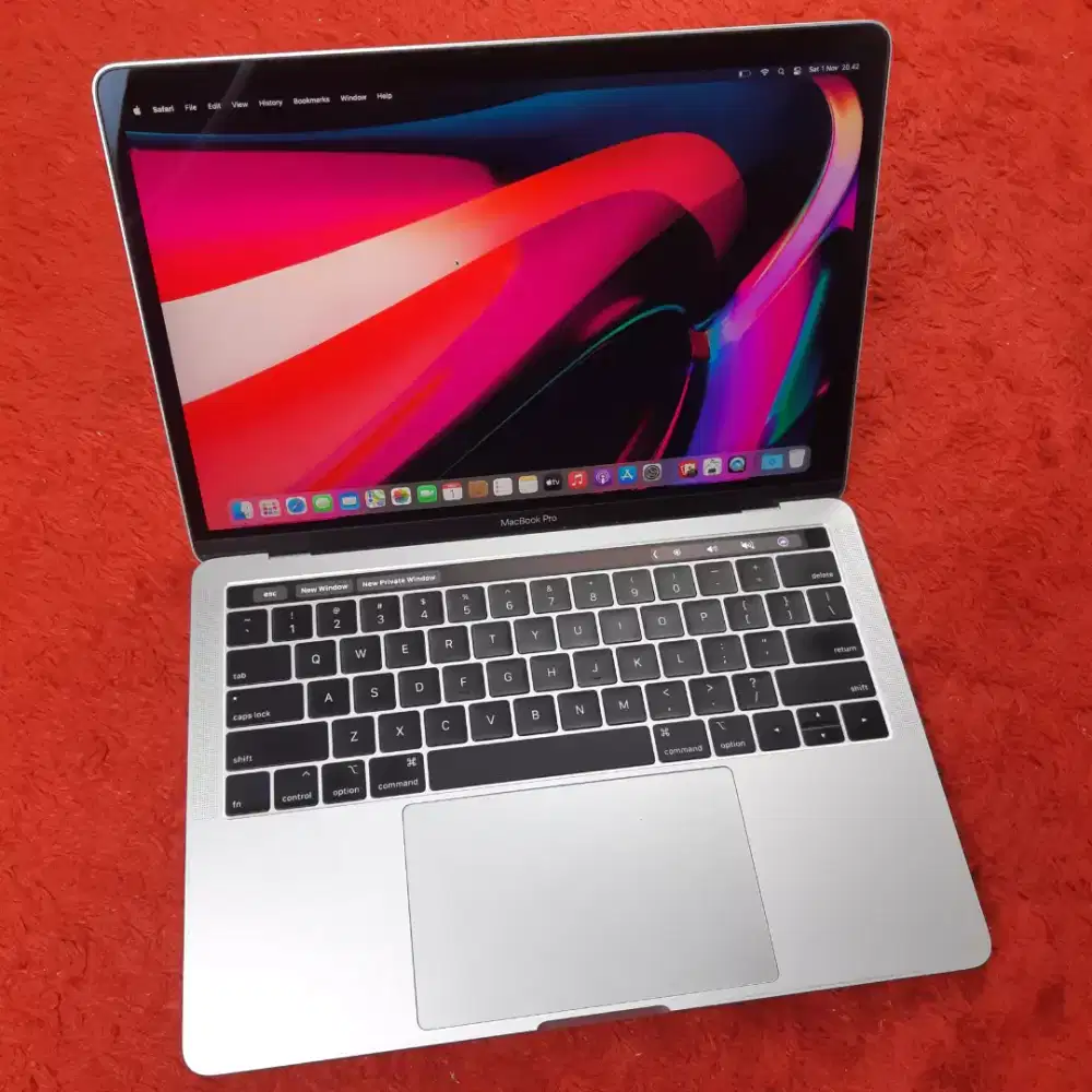 Macbook pro 2018 touchbar ram 8gb ssd 256gb ex ibox bisa cod