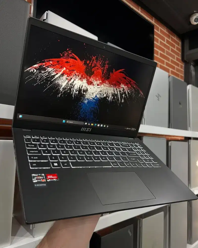 MSI Modern 14J Ryzen 7-7730U Ram 16GB ssd 512GB fulsett brg muluss