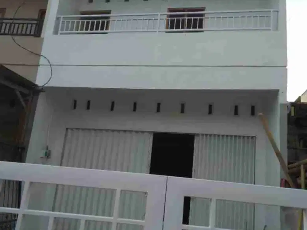 Disewakan Ruko 2 lantai pinggir jalan utama, strategis dan cocok untuk usaha