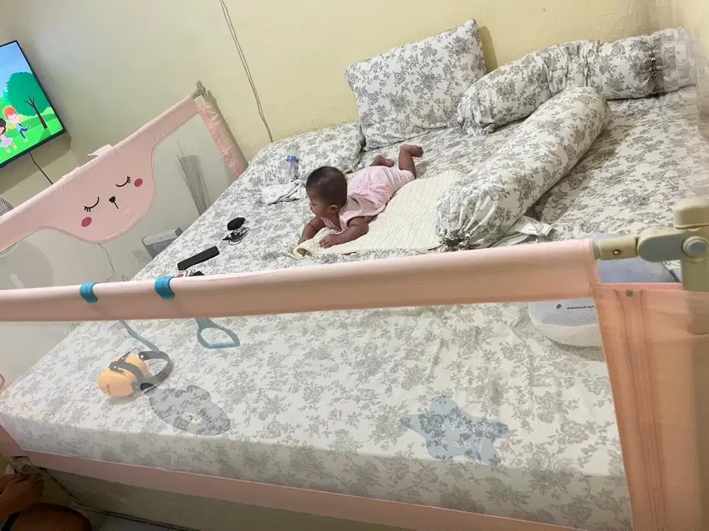 Bedrail v baby warna pink