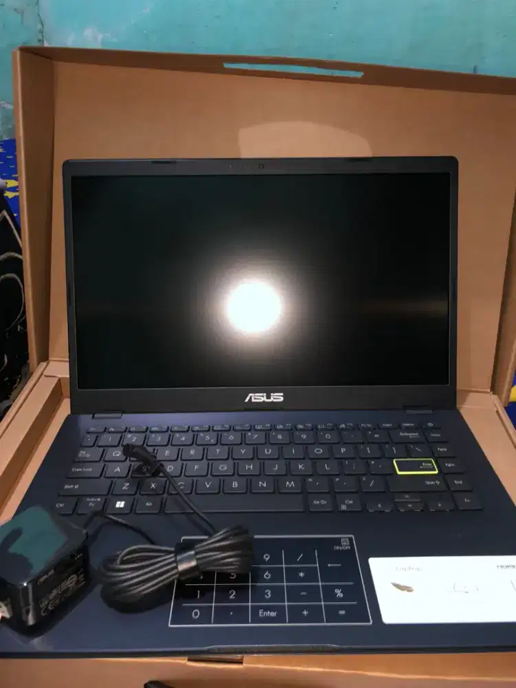 Laptop asus baru pake belum ada sebulan no minus mash baru