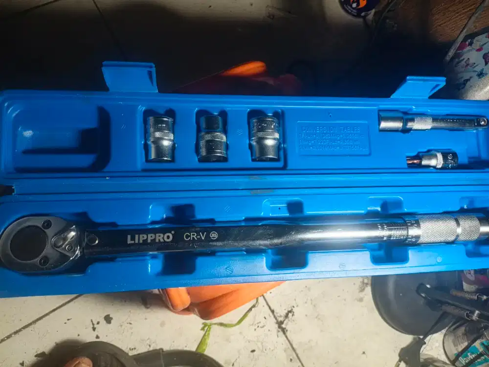 Lippro Kunci Momen/Torsi Moment Torque Wrench 28-10 NM+Mata Sock 1/2