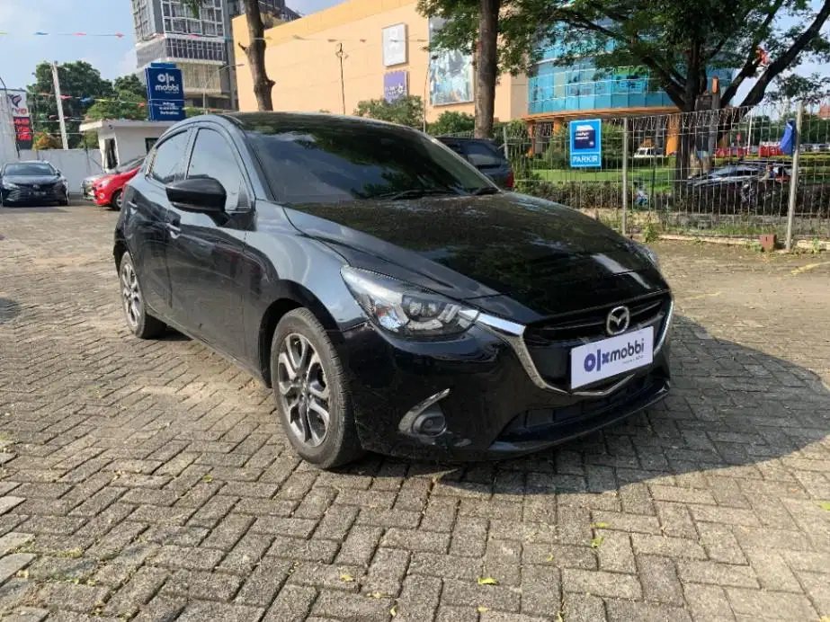 DP MURAH Mazda 2 1.5 R Skyactiv Bensin-AT 2018 Hitam CUKLB