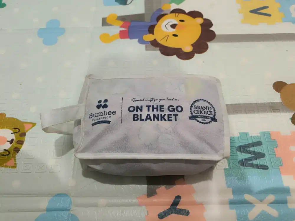 Preloved Bumbee On the Go Blanket Selimut Bayi Nursing Cover