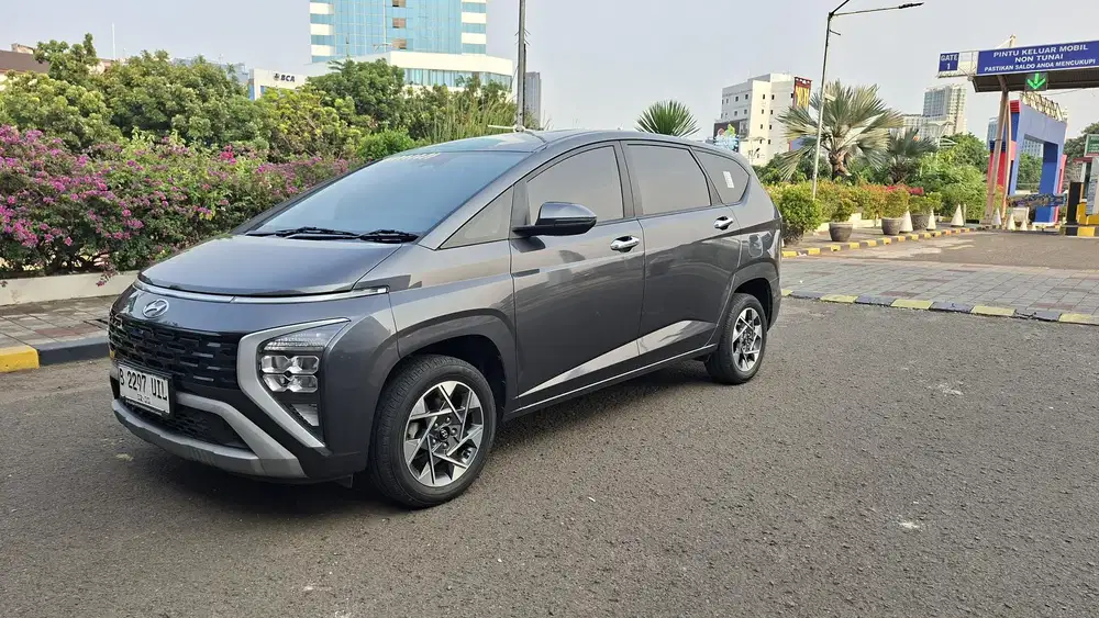 Hyundai Stargazer Prime AT 2022 Abu-Abu Like New