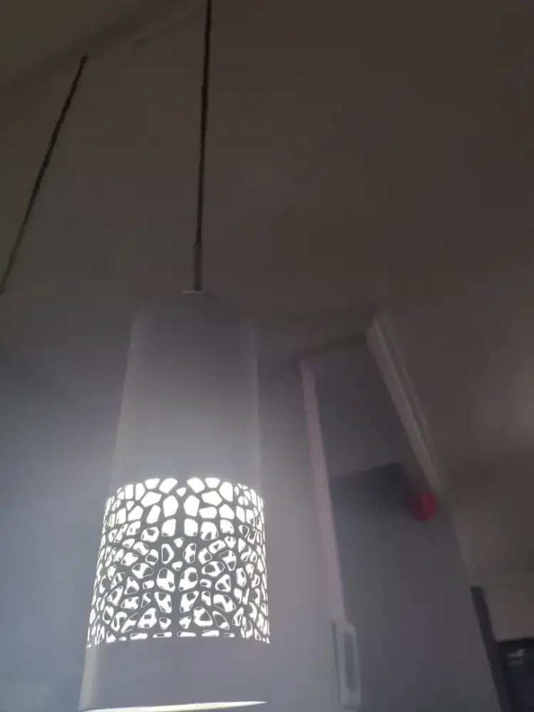 Lampu makan gantung 3 lampu. Warna putih