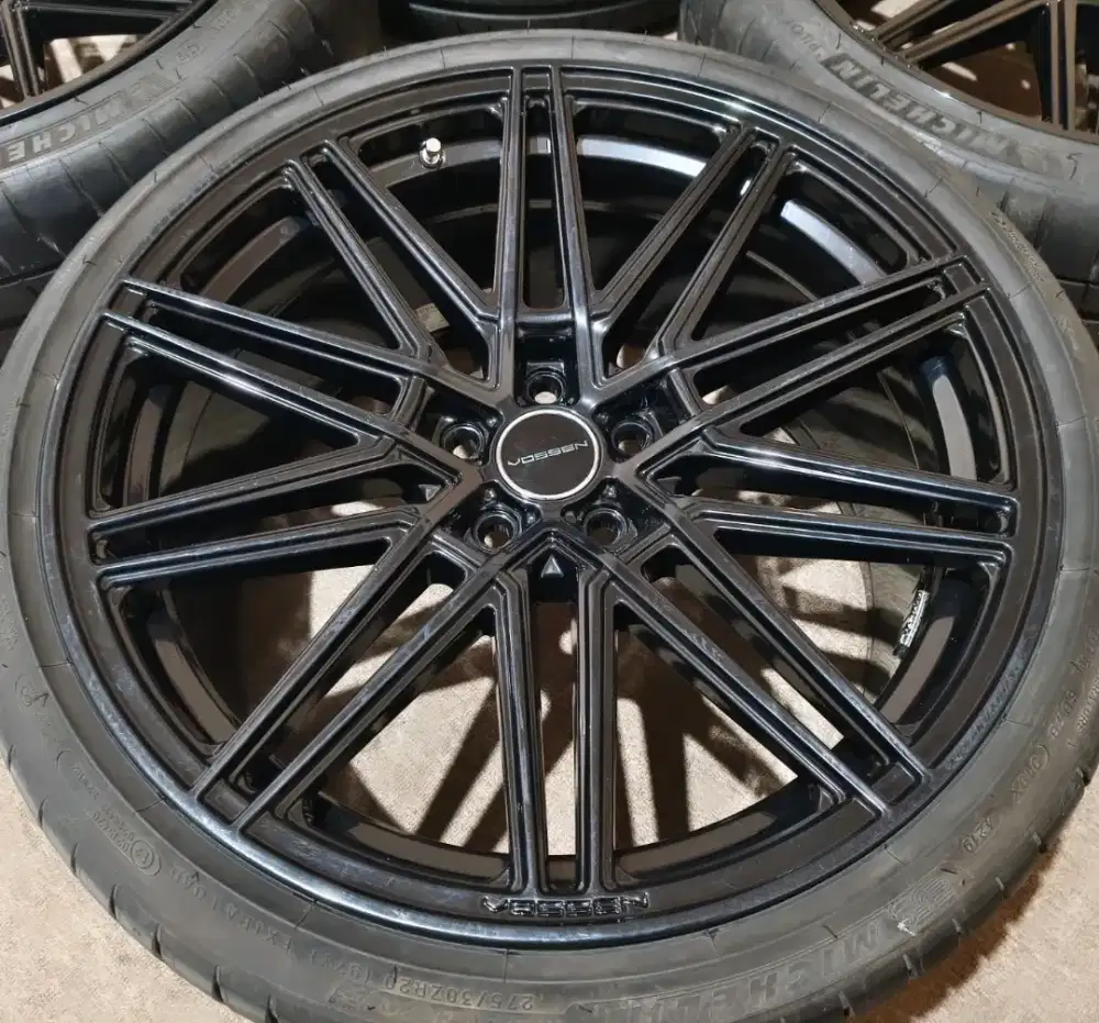 velg R20 pcd 5x112 original vossen + ban michellin