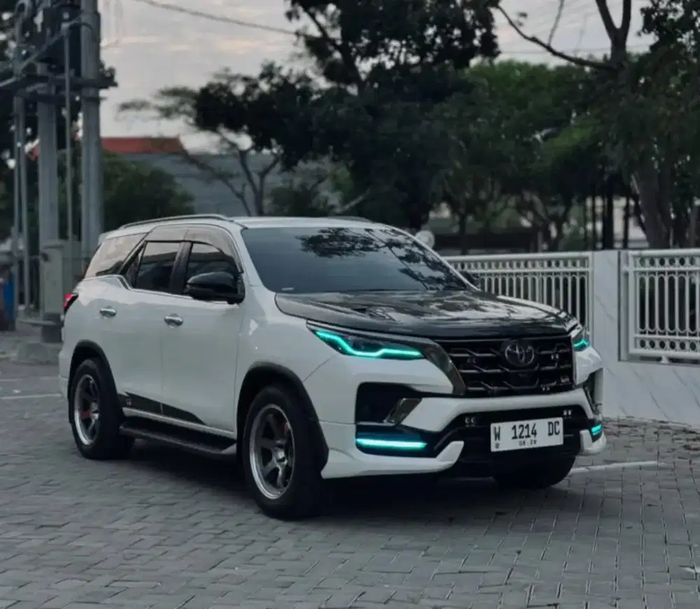 Toyota Fortuner GR Sport 4x2 AT DSL 2,8 Putih 2023
