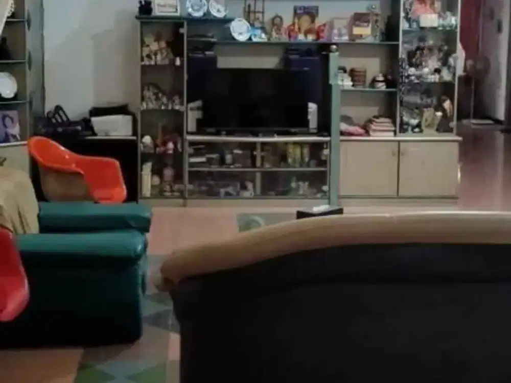 Rumah 2 Lt Kayu Jati & Lantai Granit Nirro di Jl. Badak Raya