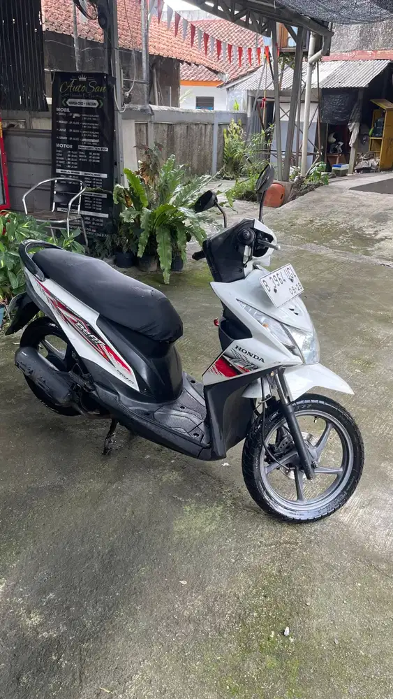 Dijual cepat Beat F1 2014 putih standart