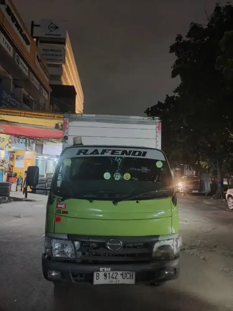 Hino dutro300 barang mulus