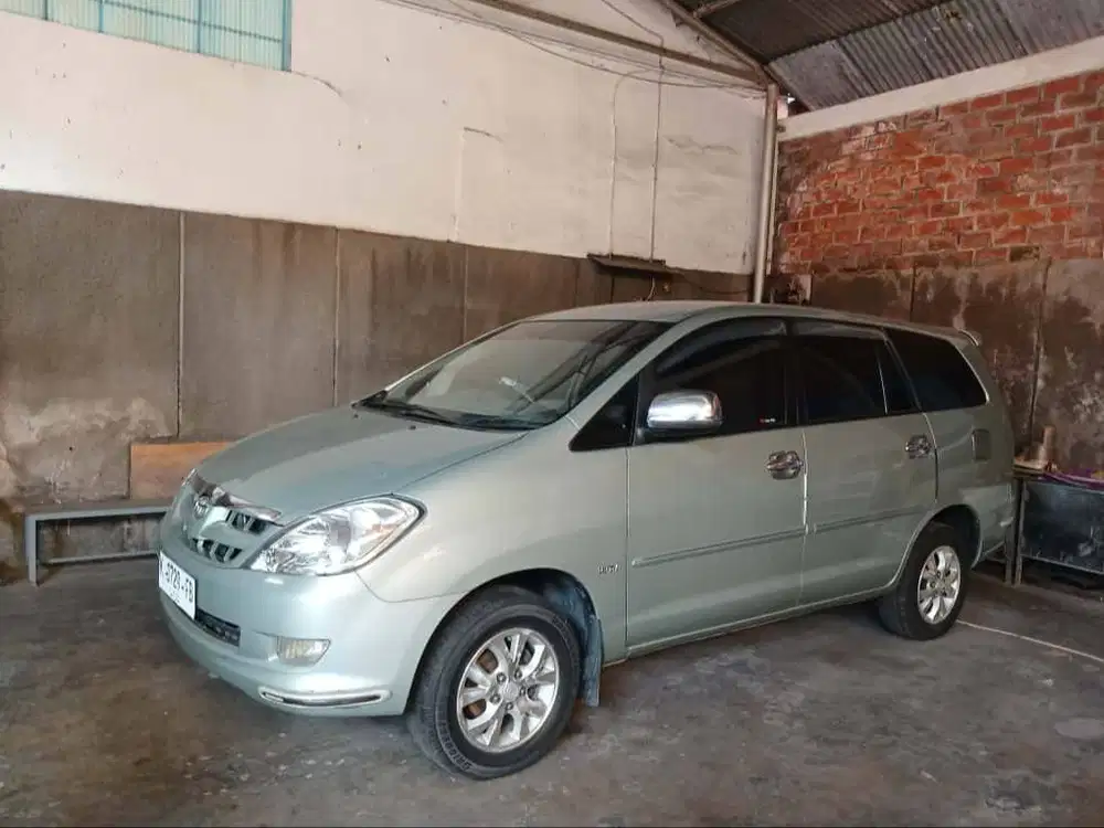 Kijang Innova 2005