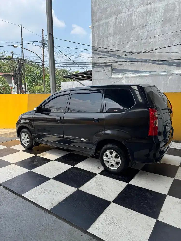 Daihatsu Xenia 2011 Bensin