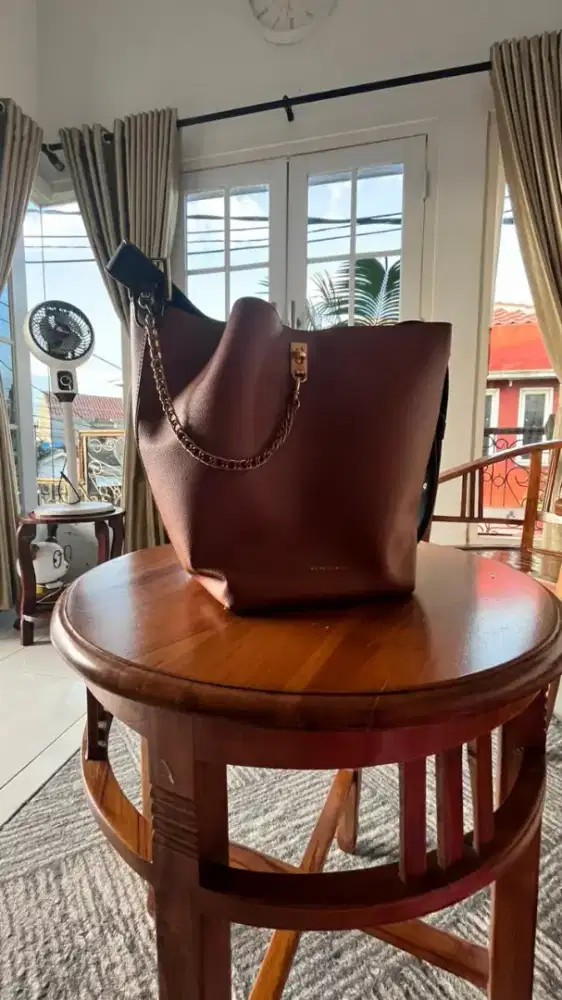 Sling bag essentials (new)