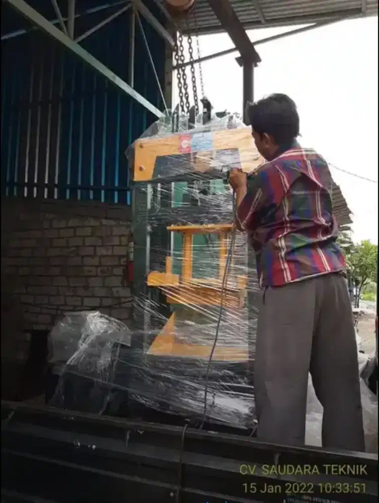 Mesin Produksi Paving dan Batako komplit