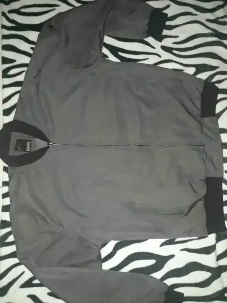 Jaket boomber merk diesel