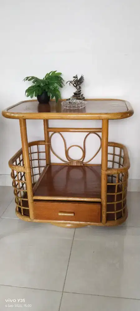Meja hias rotan