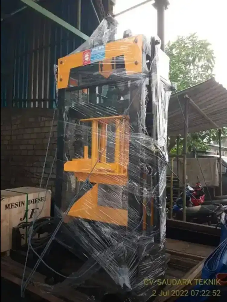 Mesin Produksi Paving dan Batako komplit