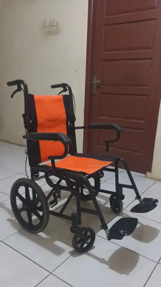 Kursi roda merk shella