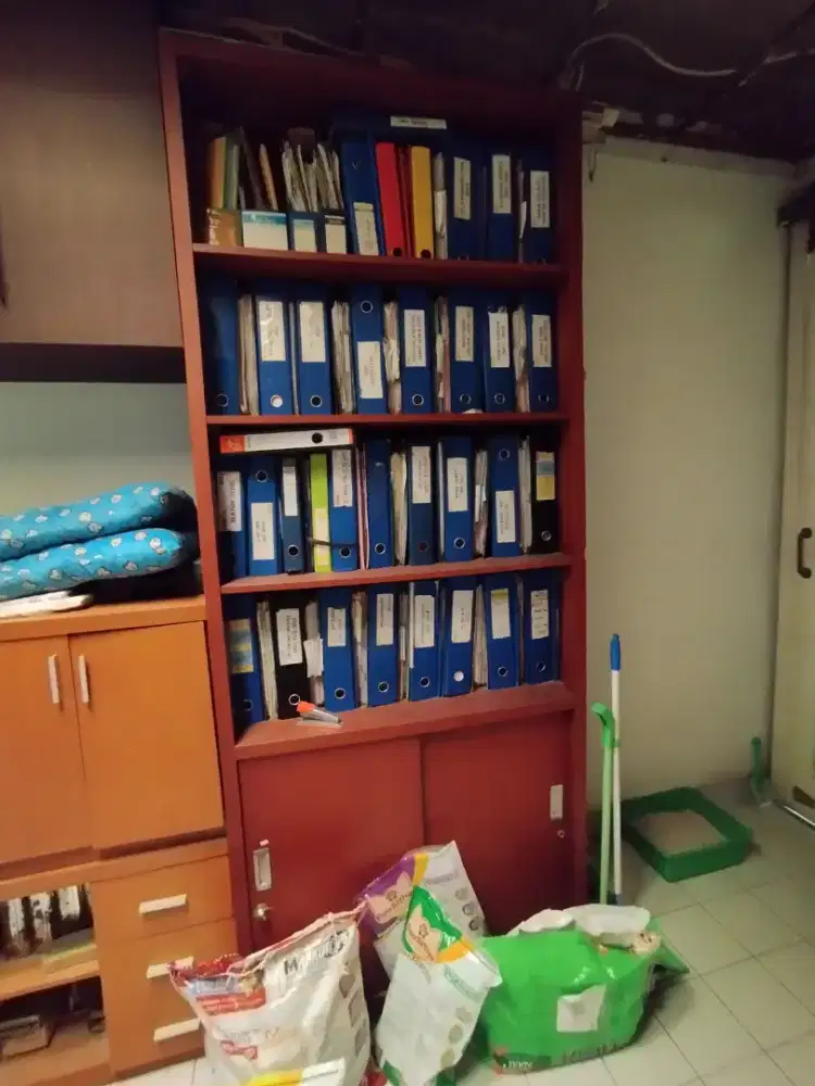 Furniture Bekas Kantor - Meja, Lemari dan Bufet