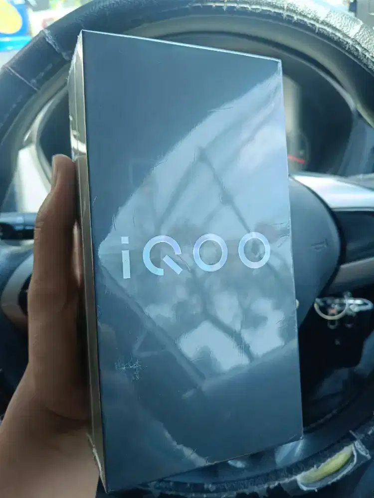 Iqoo z10r 8/256 gold {BARU SEGEL HARGA NETT!}