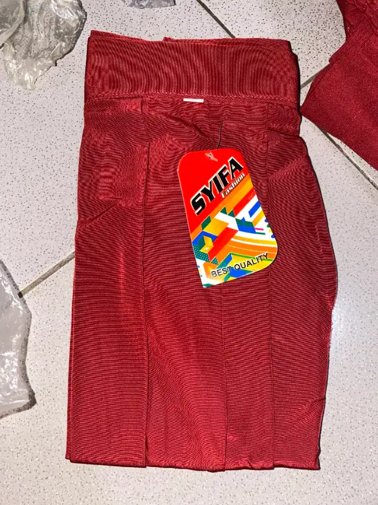 Rok Merah Panjang SD
